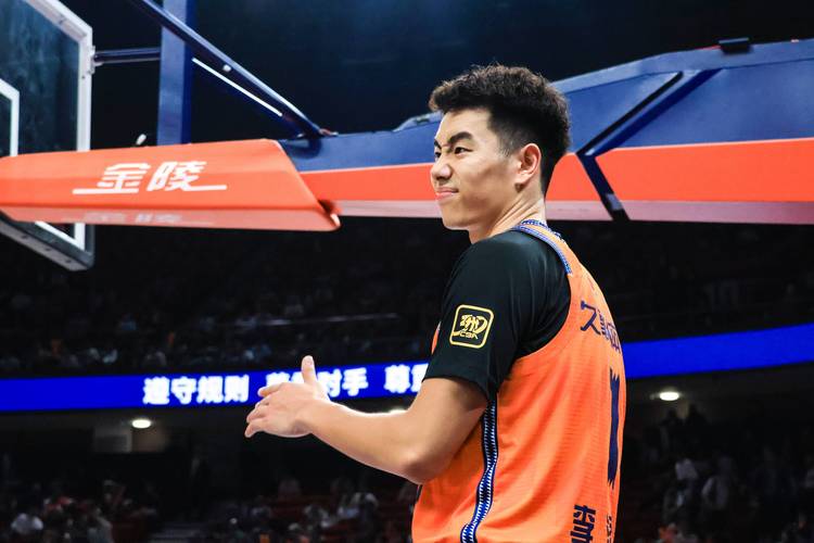 上海男篮提前锁定常规赛冠军 目前战绩34胜4负