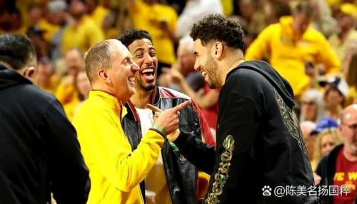 内维尔批评恩佐和库库雷利亚 两人缺乏职业精神