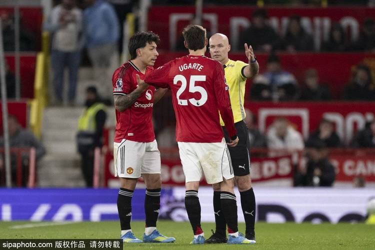 利马拉拽勒温头发吃红牌 导致曼联陷入被动境地