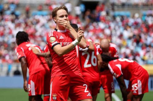 拜仁关注切尔西后卫阿昌庞 他被视为金玟哉潜在替代者