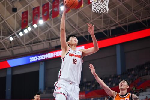 曝5支NBA球队希望邀请徐昕试训 赛季场均11.2分8.1板