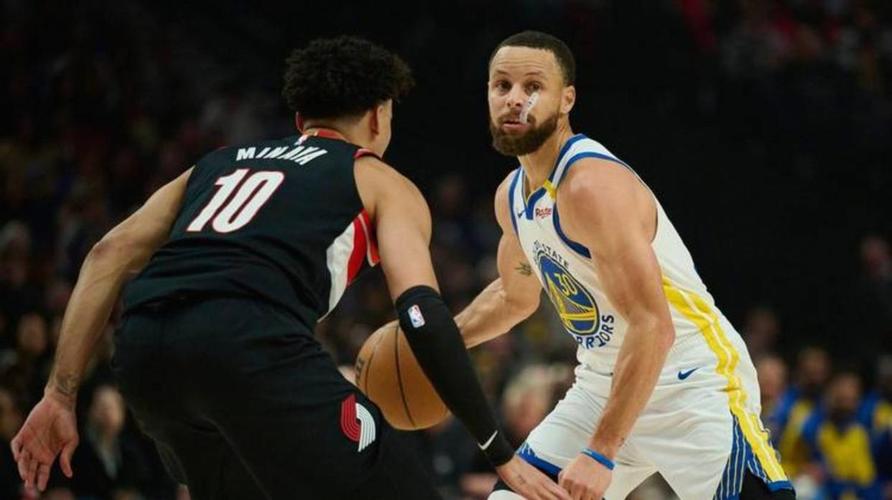 库里回更衣室又回到替补席 砍35分率队淘汰快船