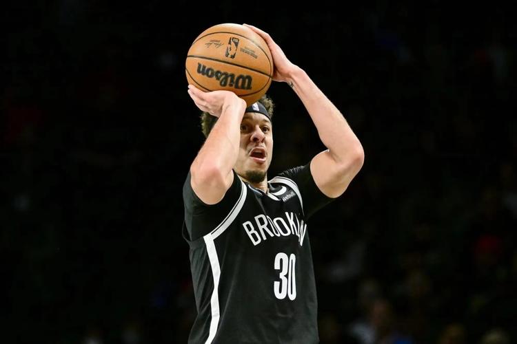 鲍威尔休赛期成为自由球员 本赛季场均21.7分