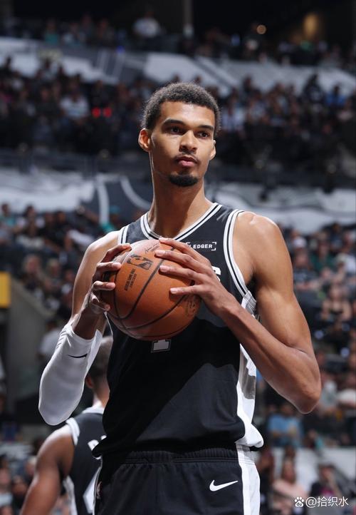 文班亚马季后赛首秀35分 迎季后赛生涯首胜