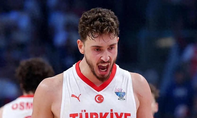 申京19投19分被艾顿完爆 正负值仅为-2